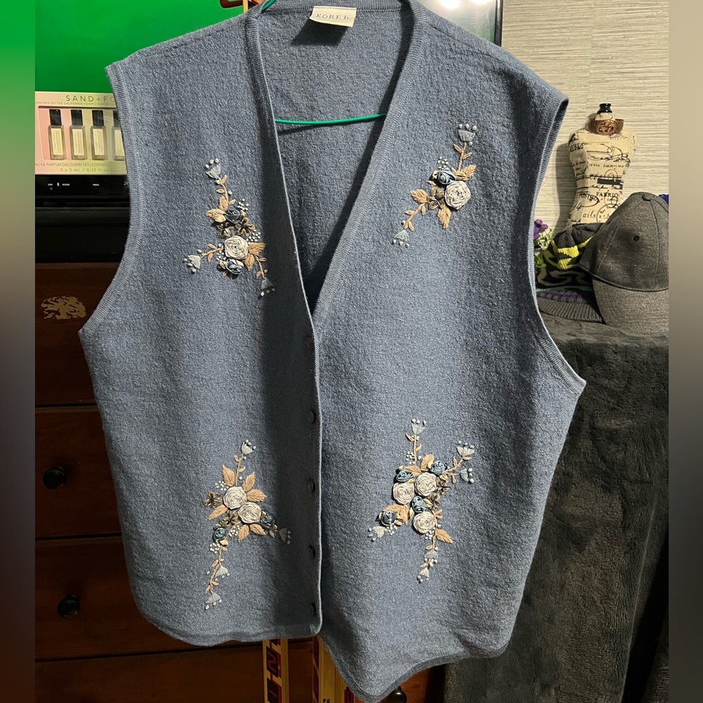 Vtg Koret 100% Wool Embroidered Sweater Vest Blue L 16-18 Ribbon Floral